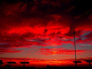 Ese cielo rojo que tan significativo es en la novela