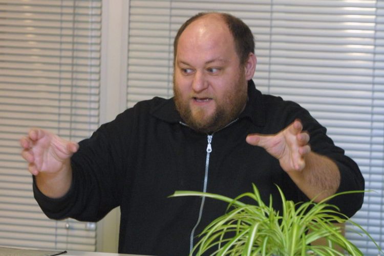 Félix Romeo se convirtió en todo un mito tras su fallecimiento en 2011. Negro es una conversación póstuma de alguien que querría ser su amigo