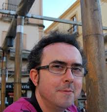 Ángel Gracia ha trabajado siempre en el sector de los libros