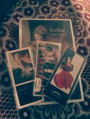 Los libros de dÉpoca vienen con muchos marcapáginas e ilustraciones