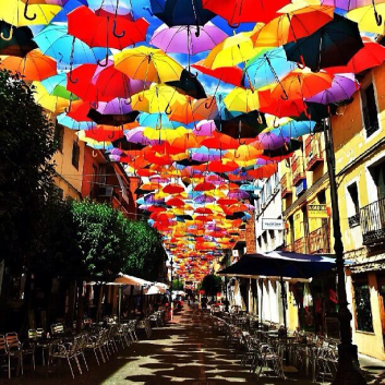 Los paraguas son una metáfora de la esperanza para Manuel Cortés