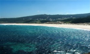 La playa de Rostro, en Fisterra, es uno de los escenarios de la novela