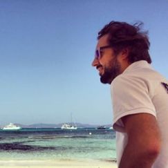 El autor R. A. Raga en una foto de Instagram