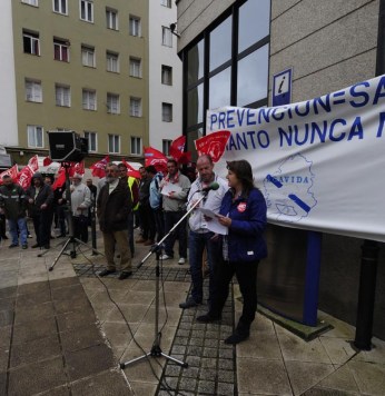 Concentración Agavida en la Xunta en contra del amianto