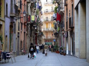 El barrio barcelonés del Raval tiene mucha presencia en la novela