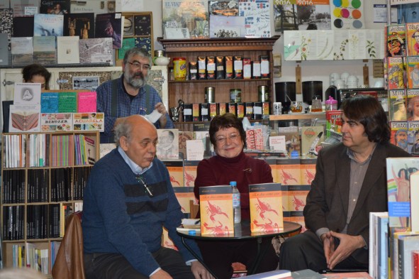 Loudes Ortiz en una de las presentaciones de "En días como estos", reeditado por M.A.R. Editor