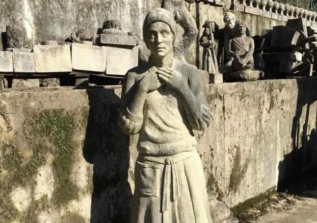 Cangas colocó una escultura de María Soliño (Faro de Vigo)