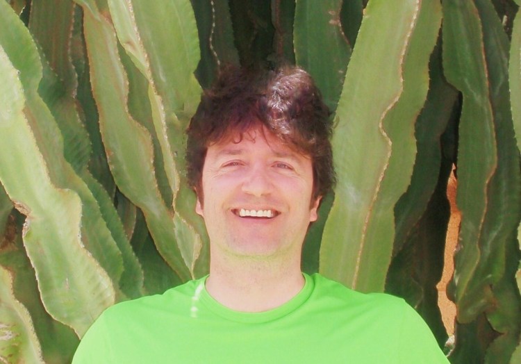 El autor valenciano José Luis Fernández Juan recrea palabras fantásticas en su reciente libro