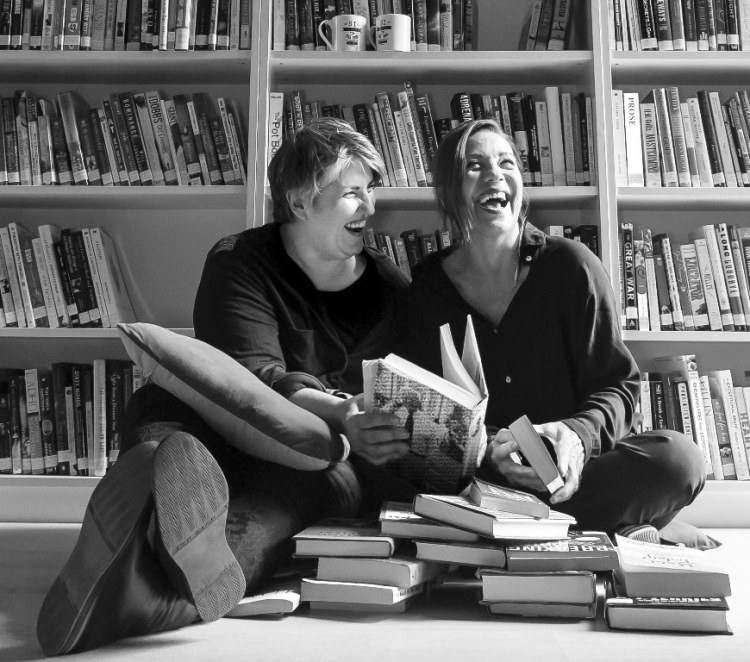 Montse Barderi y Emma Vilasarau son autoras de "Caminos para un reencuentro"