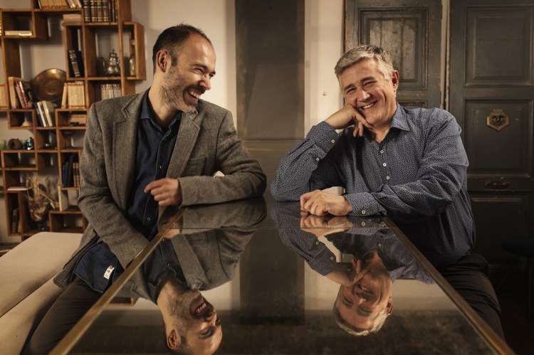 Gabi Martínez y Domingo Escudero, médico en el que se basa la aventura narrada en "Las defensas"