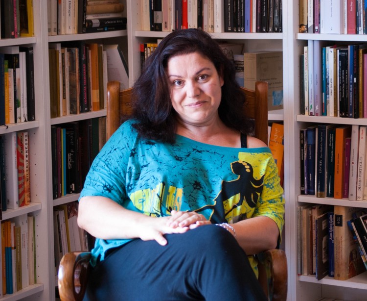 Care Santos, autora de "Mentira"