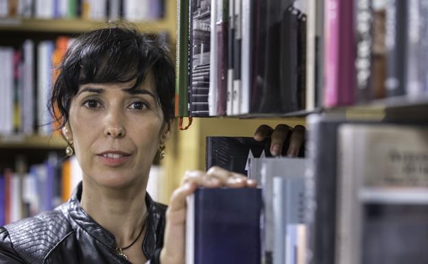 Edurne Portela, autora de "El eco de los diaparos" y "Mejor la ausencia"