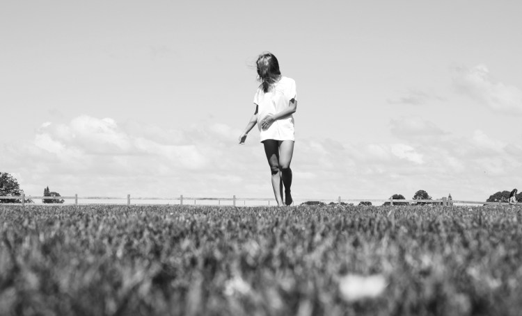 Léeme Clothing, un proyecto que impregna la ropa de literatura