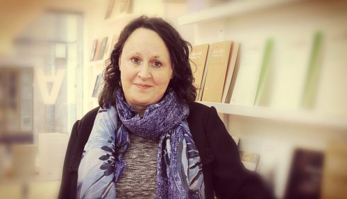 Lupe Gómez, autora do poemario "Camuflaxe"