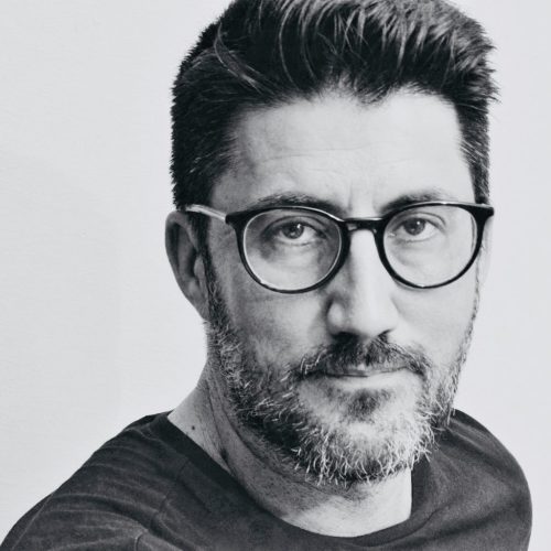 Luís Valle escribe Óstraka, un poemario contra o esquecemento