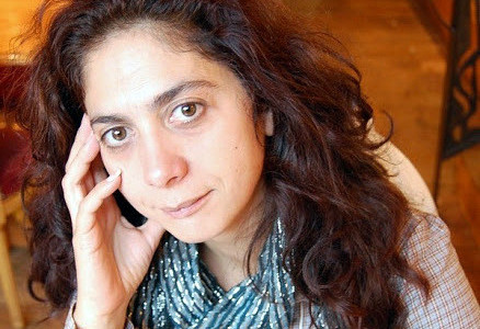 Elisabeth Oliveira, autora do poemario "Náufragas no mar e na terra"